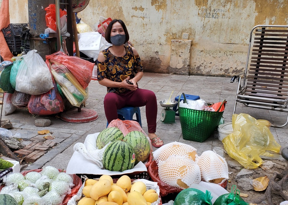 Cấm bán vỉa hè do Covid-19: Lao động tự do khó khăn, nhưng đồng lòng ủng hộ - 1 Cấm bán vỉa hè do Covid-19: Lao động tự do khó khăn, nhưng đồng lòng ủng hộ - 1