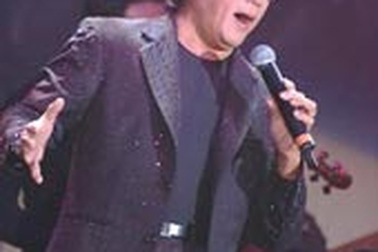 Elvis Phương và 10 năm nhập nhằng tác quyền ca khúc