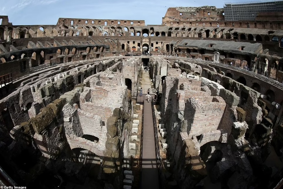 Bước đi trên những đường hầm 2.000 năm tuổi của võ sĩ giác đấu - 9