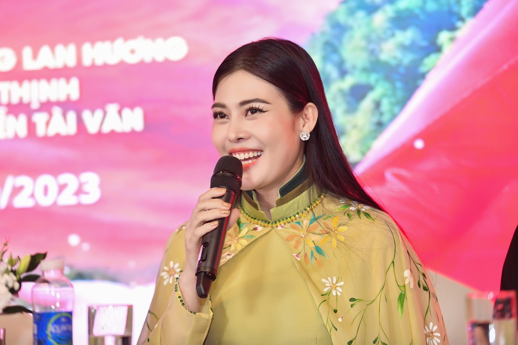 Thi Phượng bật khóc khi nhắc lại con đường theo đuổi ca hát - 1 Thi Phượng bật khóc khi nhắc lại con đường theo đuổi ca hát - 1