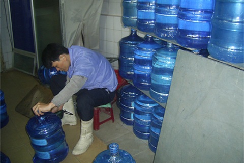 Chất lượng nước đóng chai: Báo động đỏ