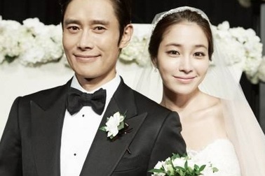 Lee Byung Heon đoàn tụ với vợ ở Mỹ sau scandal “tống tiền”