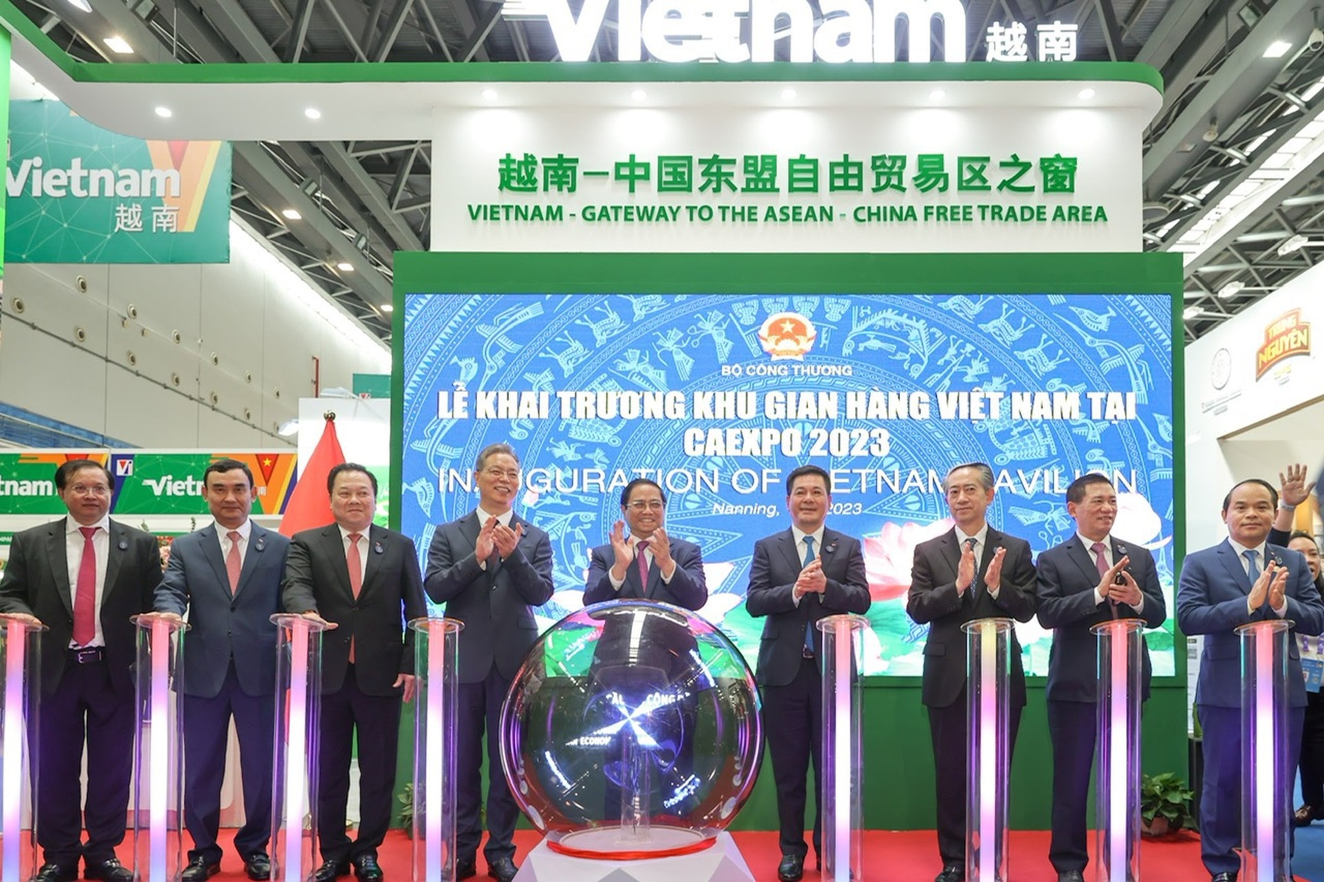 Doanh nghiệp Việt - Trung tha thiết mời Thủ tướng ghé thăm gian hàng - 3 Doanh nghiệp Việt - Trung tha thiết mời Thủ tướng ghé thăm gian hàng - 3