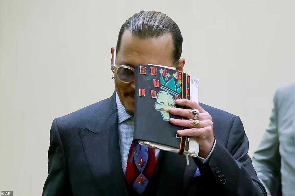 Biến tòa án thành nơi quảng cáo: Johnny Depp là... bậc thầy bán hàng - 5 Biến tòa án thành nơi quảng cáo: Johnny Depp là... bậc thầy bán hàng - 5