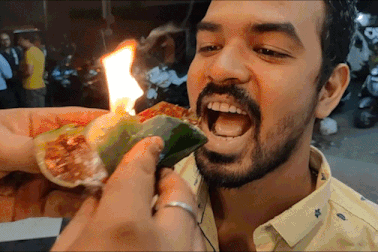 Lá trầu bốc lửa - món ăn cháy trong miệng ở Ấn Độ khiến du khách thích thú