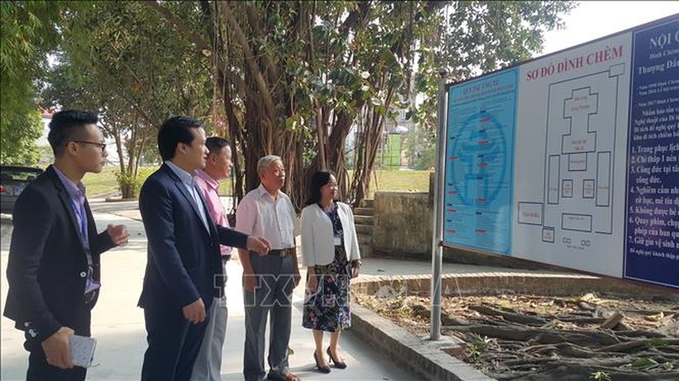 Hà Nội: Hàng trăm bảng quy tắc ứng xử bị đánh tráo chất liệu - 1 Hà Nội: Hàng trăm bảng quy tắc ứng xử bị đánh tráo chất liệu - 1