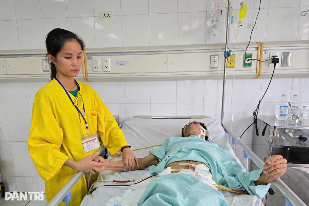 Bạn đọc giúp đỡ hơn 236 triệu đồng tới người bố 3 con suy kiệt sau 4 lần mổ - 2 Bạn đọc giúp đỡ hơn 236 triệu đồng tới người bố 3 con suy kiệt sau 4 lần mổ - 2
