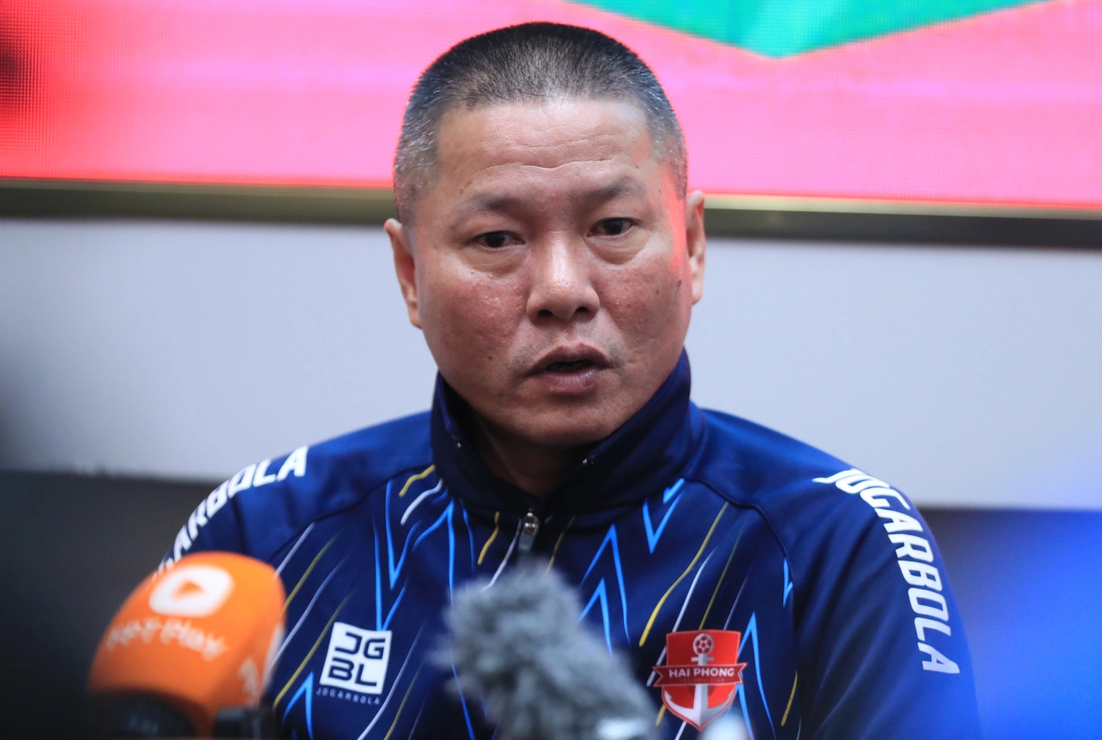 Técnico Gong Oh Kyun assume responsabilidade pela derrota e elogia Quang Hai - 3 HLV Gong Oh Kyun nhận trách nhiệm về trận thua, khen ngợi Quang Hải - 3