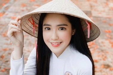 Hot girl được báo Trung Quốc khen ngợi đẹp dịu dàng mùa chia tay mái trường