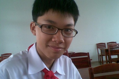 Cú lội ngược dòng của cậu bạn kính cận