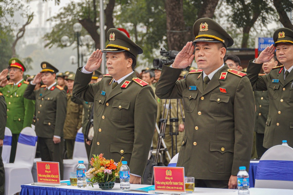 Giám đốc Công an Hà Nội tuyên dương Gương mặt trẻ Công an Thủ đô - 1 Giám đốc Công an Hà Nội tuyên dương Gương mặt trẻ Công an Thủ đô - 1
