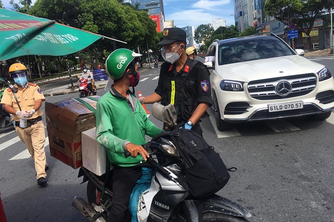 Hà Nội yêu cầu tất cả các đơn vị gọi xe công nghệ trên địa bàn phải dừng ngay việc cung cấp dịch vụ - Ảnh 1.