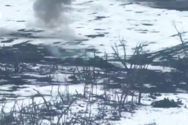 Ukraine gài mìn chống tăng, phá hủy "sát thủ chiến trường" T-90 Nga