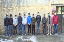 Bắt quả tang 12 đối tượng chơi xóc đĩa, thu giữ 112 triệu trên chiếu bạc