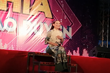 Về cái nôi đờn ca tài tử, Phi Nhung “khớp” quên cả lời vọng cổ