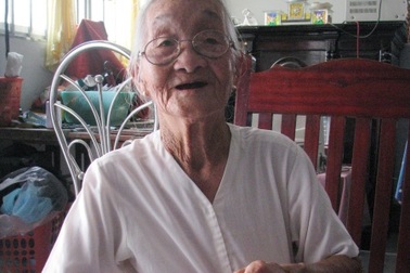 Cụ bà "gần đất xa trời" hơn 10 năm chờ tấm Huân chương kháng chiến