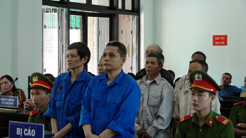 Đường dây dùng phiếu lĩnh lương hưu “rởm” mang cầm cố - 1 Đường dây dùng phiếu lĩnh lương hưu “rởm” mang cầm cố - 1