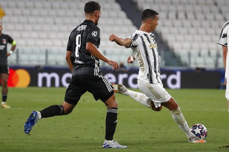 C.Ronaldo lập cú đúp, Juventus vẫn ngậm ngùi chia tay Champions League - 5 C.Ronaldo lập cú đúp, Juventus vẫn ngậm ngùi chia tay Champions League - 5