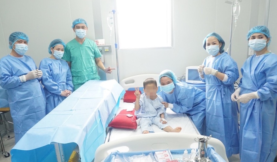 Bé trai 4 tuổi u nguyên bào thần kinh được ghép tế bào gốc thành công - 2 Bé trai 4 tuổi u nguyên bào thần kinh được ghép tế bào gốc thành công - 2