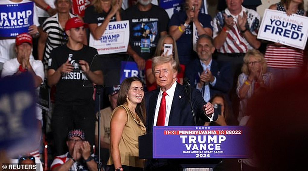 Ông Trump tôn vinh ân nhân giúp mình thoát chết trong vụ ám sát hụt - 1 Ông Trump tôn vinh ân nhân giúp mình thoát chết trong vụ ám sát hụt - 1