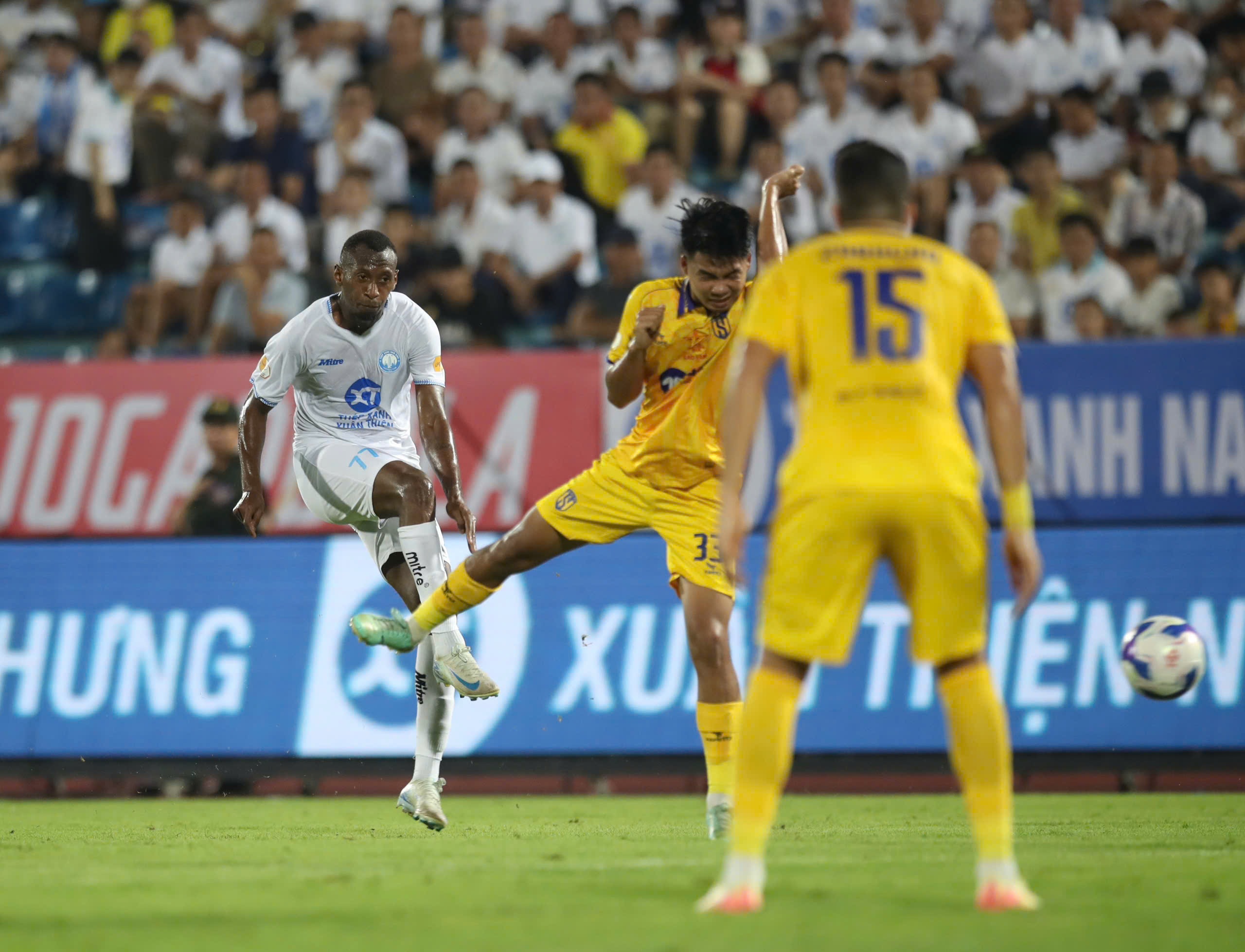 Rafaelson glänzt und verhilft Nam Dinh Club zu einem großen Sieg gegen SL Nghe An – 2 Rafaelson tỏa sáng giúp CLB Nam Định thắng đậm SL Nghệ An - 2