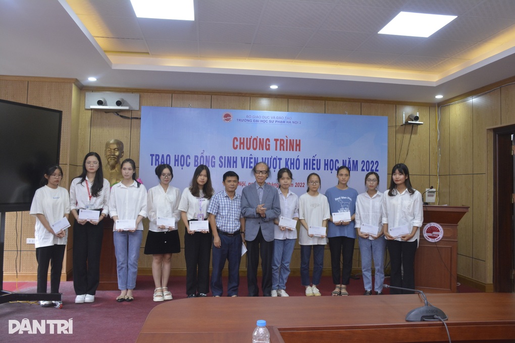 Trao tặng 35 suất học bổng giải Golf cho sinh viên ĐH Sư Phạm Hà Nội 2 - 6 Trao tặng 35 suất học bổng giải Golf cho sinh viên ĐH Sư Phạm Hà Nội 2 - 6