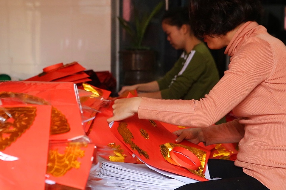 Thủ phủ vàng mã nhộn nhịp dịp tết ông Công ông Táo - 8 Thủ phủ vàng mã nhộn nhịp dịp tết ông Công ông Táo - 8