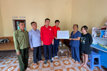 Gần 390 triệu đồng đến với 4 chị em mồ côi ở Hưng Yên