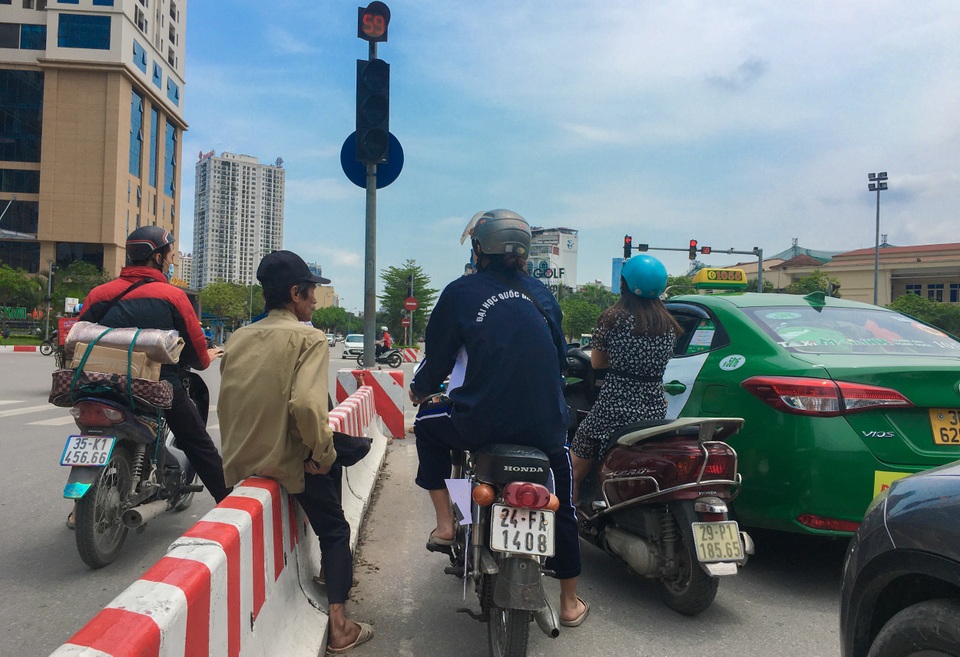 Cái bang kiếm ăn ở Hà Nội: Liệu lòng tốt có được đặt đúng chỗ? - 1 Cái bang kiếm ăn ở Hà Nội: Liệu lòng tốt có được đặt đúng chỗ? - 1