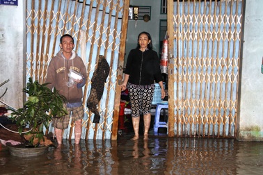 Lũ phá cửa cuốn trôi tài sản, nhiều gia đình trắng tay sau "đại hồng thủy"