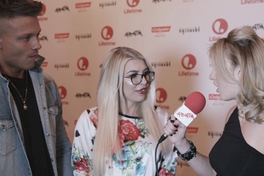 Olivia Buckland trẻ trung dự sự kiện