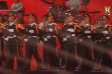 Chuyện xúc động về ca khúc nhạc nền màn diễu binh "gây bão" mạng xã hội