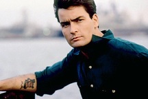 Cuộc đời xuống dốc thê thảm của nam diễn viên nổi tiếng nhiễm HIV