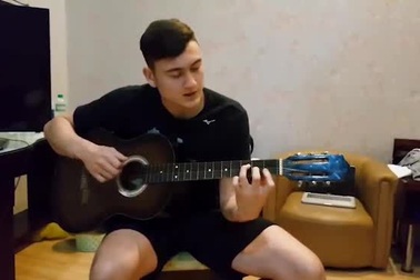 Thủ môn Lâm "tây" khoe giọng hát "đốn tim" fan nữ