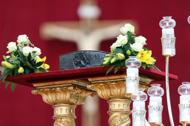 Vatican công bố mảnh xương được cho là của Đức Giáo Hoàng đầu tiên