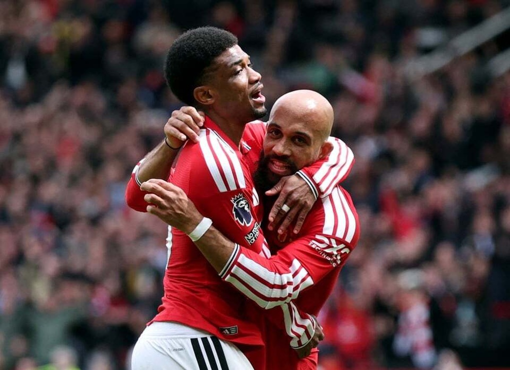 Trọng tài mắc sai lầm khi công nhận bàn thắng phạm luật của Man Utd - 2