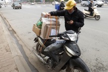 "Nghề Shipper": Rong ruổi cả ngày trên đường, rủi ro không thể tính trước