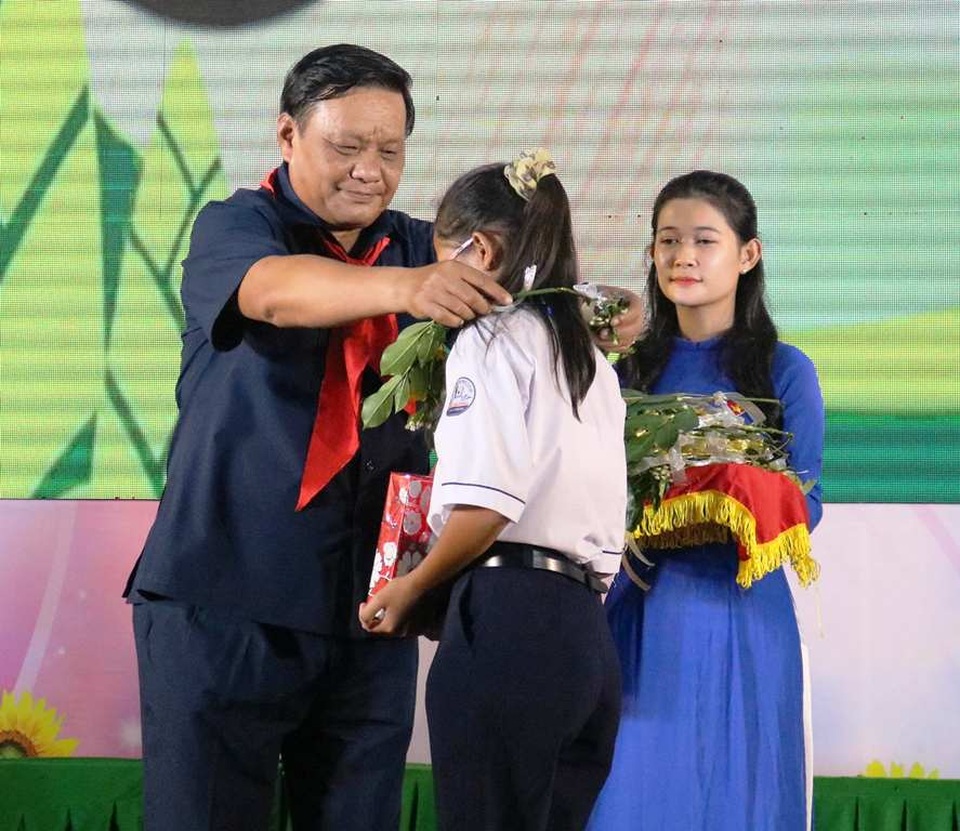 Bình Định: Khám bệnh, phát thuốc miễn phí cho người nghèo - 3 Bình Định: Khám bệnh, phát thuốc miễn phí cho người nghèo - 3
