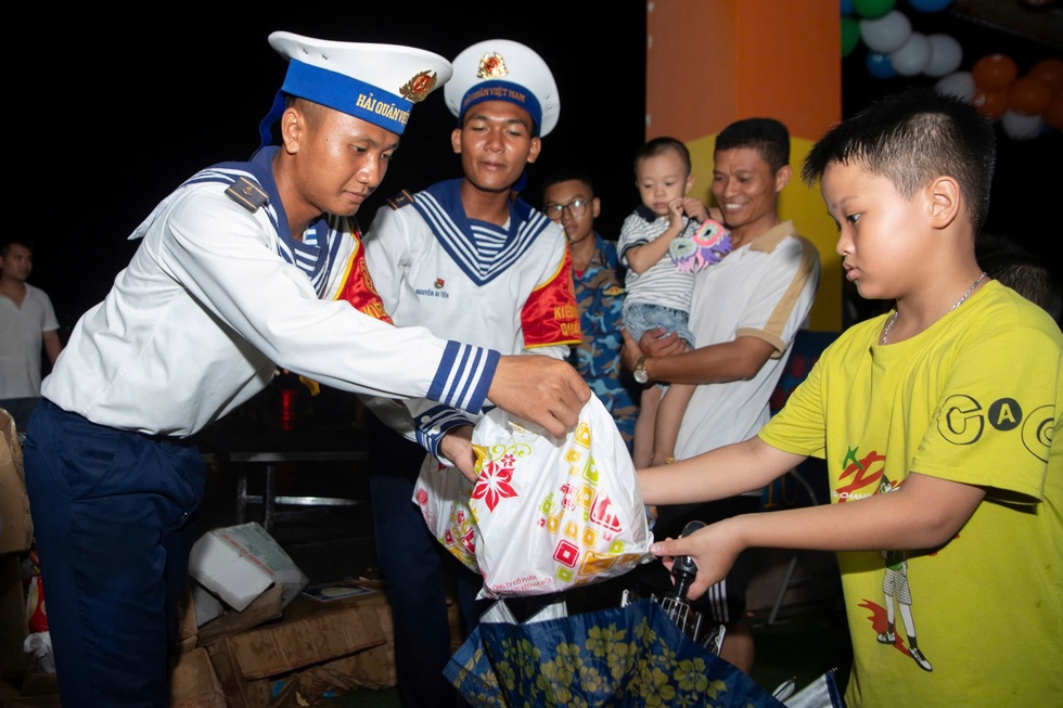 Tết Trung thu của con chiến sĩ Trường Sa và điều ước đặc biệt - 14