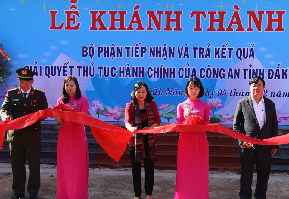 Công an Đắk Nông khánh thành Bộ phận một cửa tích hợp mọi thủ tục - 2 Công an Đắk Nông khánh thành Bộ phận một cửa tích hợp mọi thủ tục - 2
