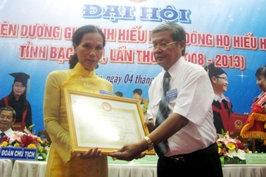 Tuyên dương 123 gia đình, dòng họ hiếu học tiêu biểu năm 2013