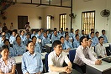 Dạy nuôi bò sữa cho 16.000 nông dân 