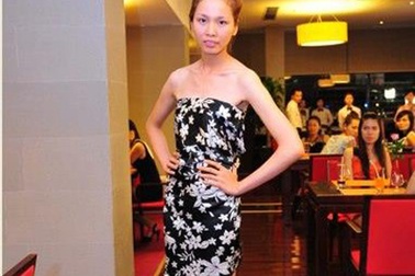 Hồng Tâm gây ấn tượng với váy tự chế