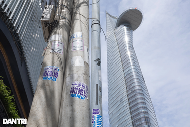 Sở Xây dựng TPHCM: Quảng cáo trên trụ chiếu sáng là không phù hợp