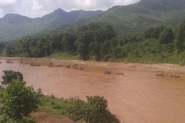 Bài 2: Cát tặc đục khoét sông Mã, cơ quan chức năng “hồn nhiên” thu thuế
