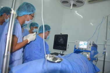 Bệnh viện Ung bướu Cần Thơ thực hiện kỹ thuật đốt u gan bằng sóng cao tần