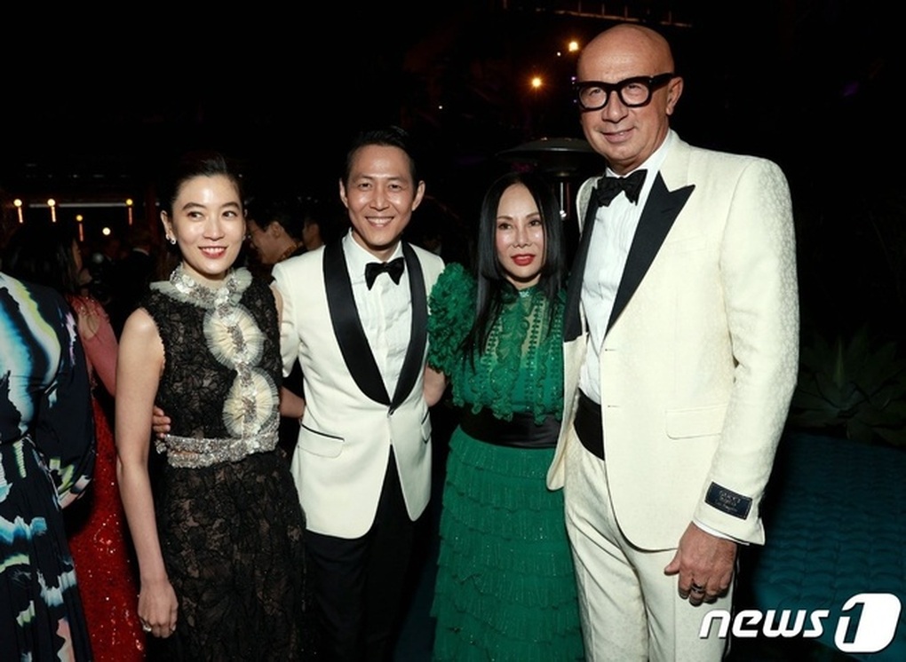 Chuyện tình 7 năm kín tiếng của tài tử Trò chơi con mực và bạn gái tỷ phú - 5 Chuyện tình 7 năm kín tiếng của tài tử Trò chơi con mực và bạn gái tỷ phú - 5