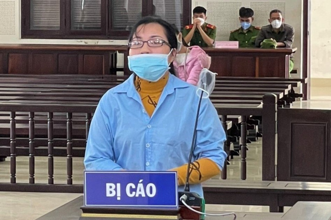 Làm giả sổ đỏ lừa bán đất rồi thuê giang hồ đòi lại để tiếp tục đi... lừa - 1 Làm giả sổ đỏ lừa bán đất rồi thuê giang hồ đòi lại để tiếp tục đi... lừa - 1