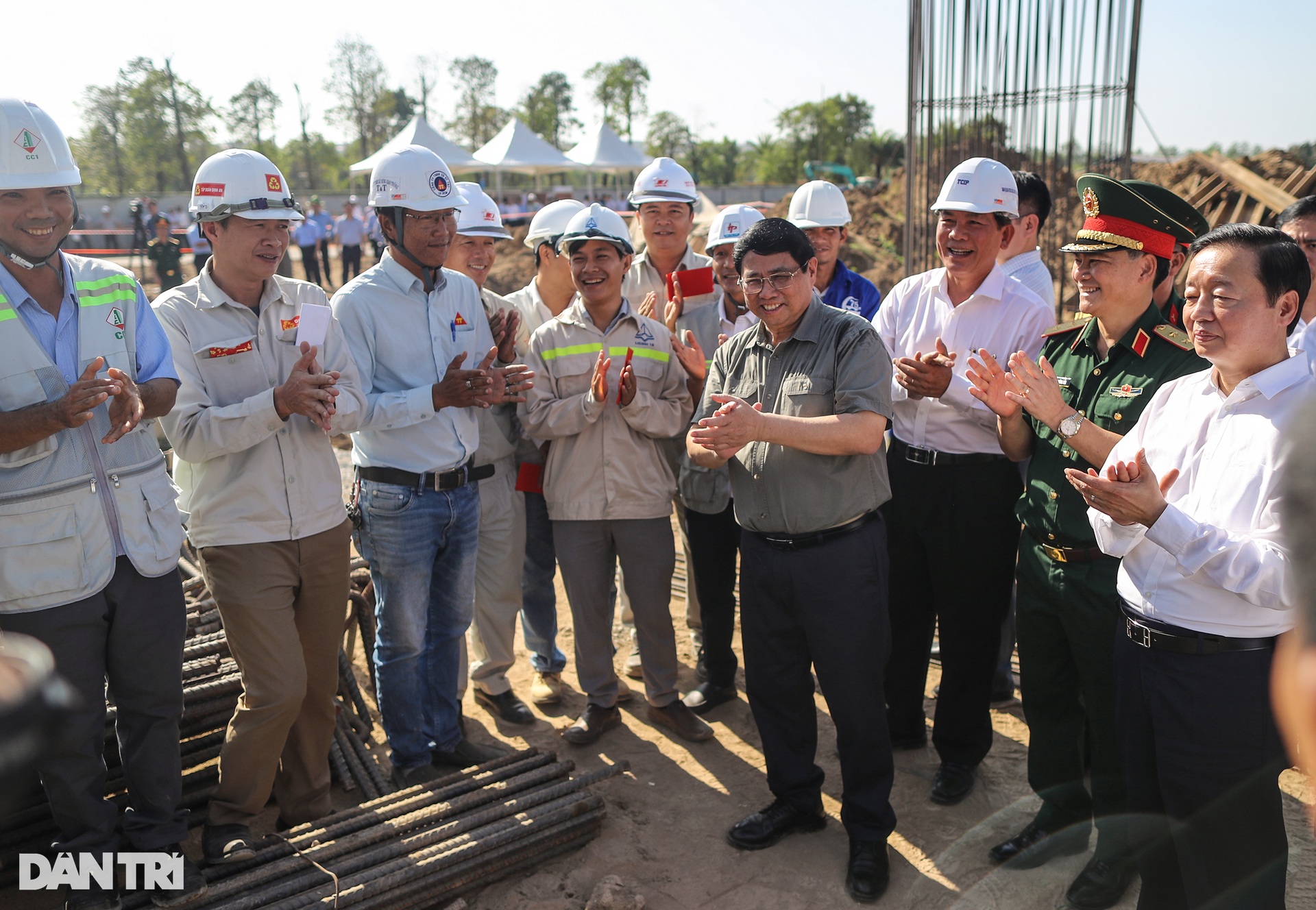 Thủ tướng Phạm Minh Chính khảo sát đại công trường Vành đai 3 dịp Tết - 2 Thủ tướng Phạm Minh Chính khảo sát đại công trường Vành đai 3 dịp Tết - 2