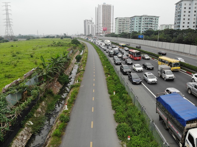 Ùn ứ kéo dài hàng km tại cửa ngõ Hà Nội - 5 Ùn ứ kéo dài hàng km tại cửa ngõ Hà Nội - 5